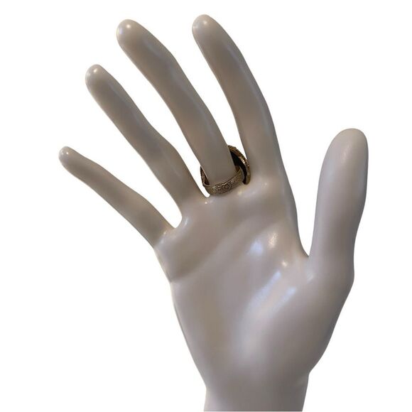 Ornate Vintage Goldtone Statement Ring w/ Gray Iridescent Oval Stone. - Picture 5 of 5